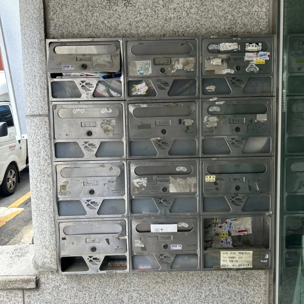 스텐우편함 시공 전 사진 - 12구 우편함 리폼