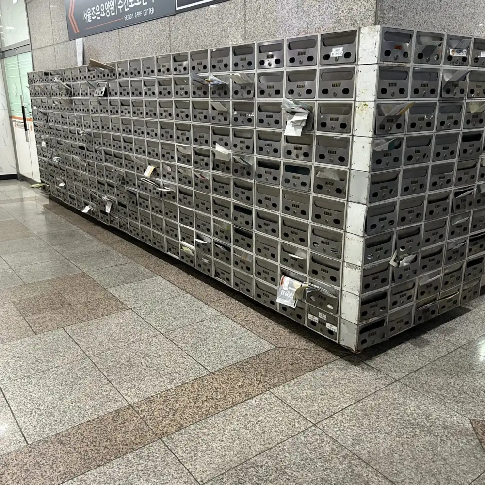 빌라우편함 시공 전 사진 - 대형 건물 우편함 일괄 교체